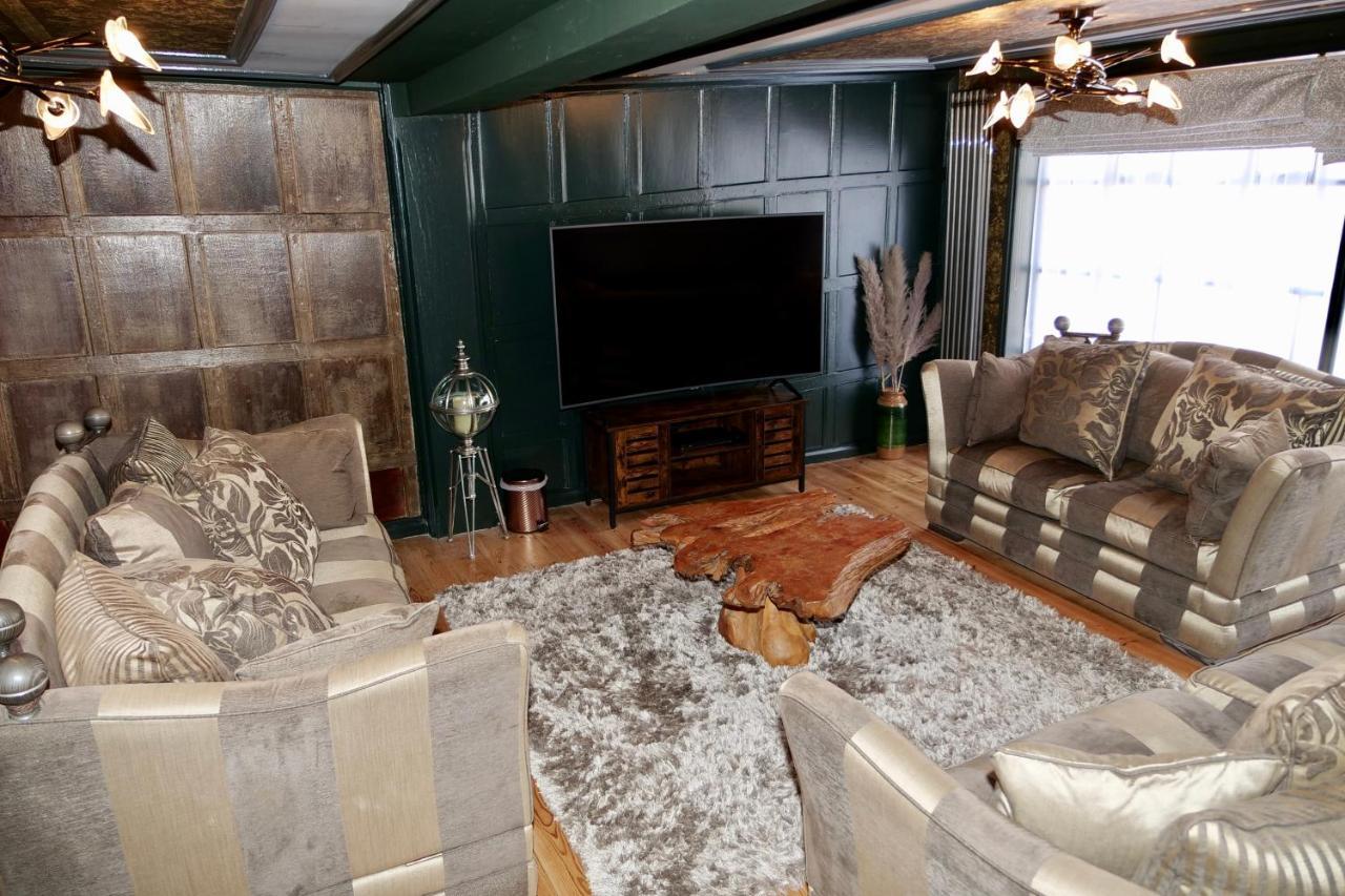 Luxury 9 Bed Manor House Hot Tub Cinema Room Skytv 萨弗伦沃尔登 外观 照片