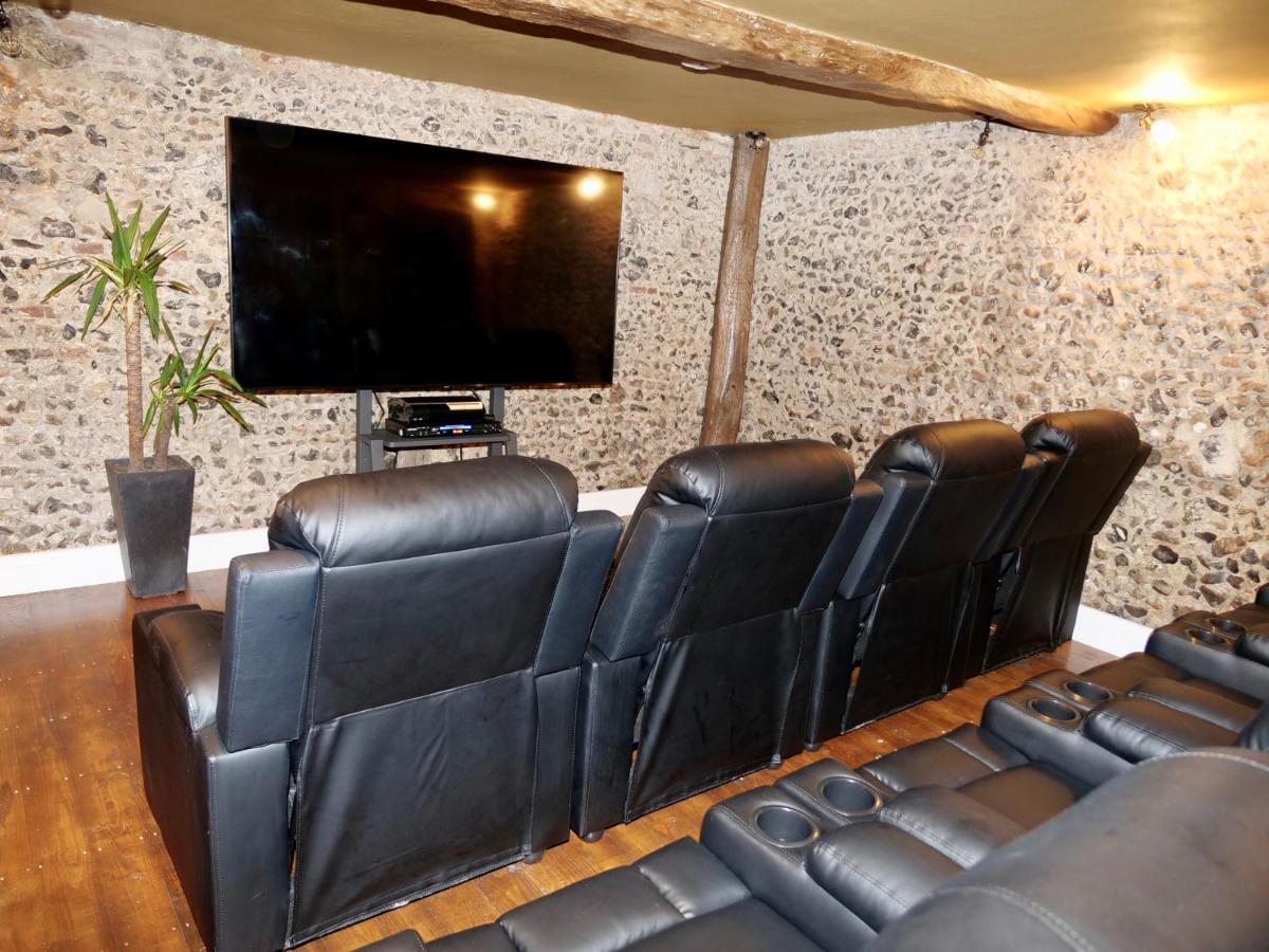 Luxury 9 Bed Manor House Hot Tub Cinema Room Skytv 萨弗伦沃尔登 外观 照片