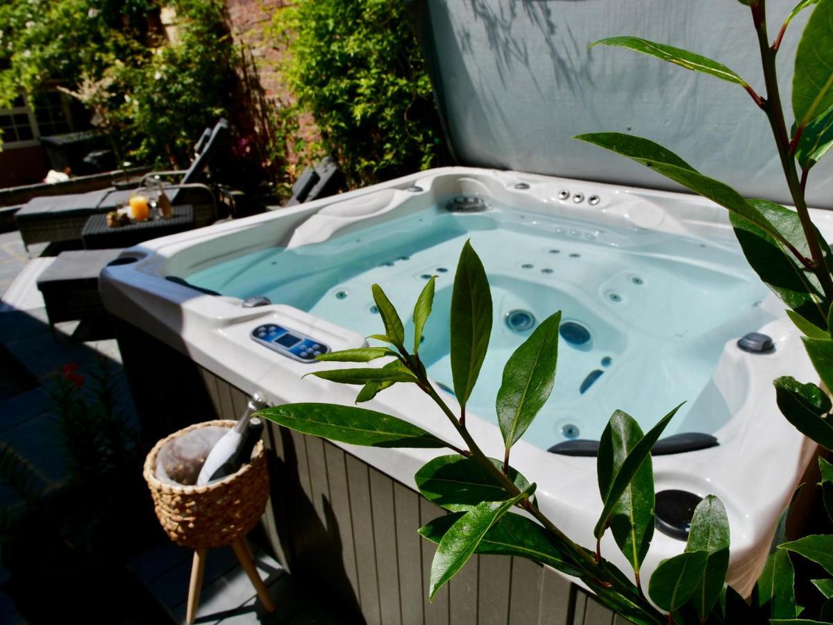 Luxury 9 Bed Manor House Hot Tub Cinema Room Skytv 萨弗伦沃尔登 外观 照片
